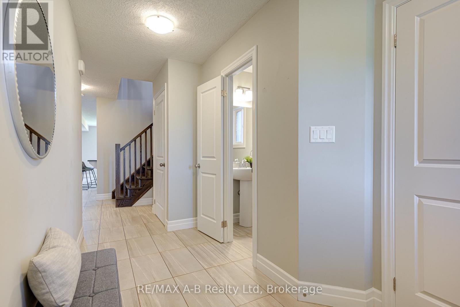 88 Davidson Drive, Stratford, Ontario N5A 0J5 - Photo 8 - X13859756