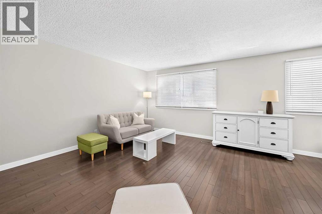 10304 Braeside Drive Sw, Calgary, Alberta  T2W 1B4 - Photo 12 - A2347476