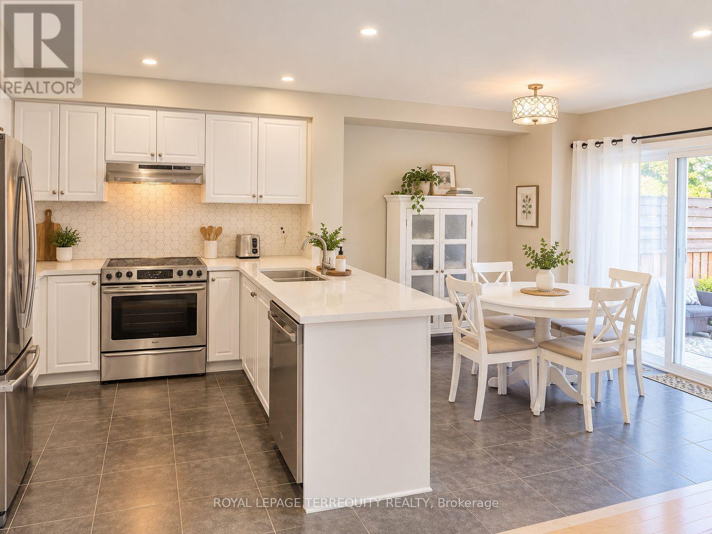 20 Gateway Court, Whitby, Ontario  L1R 3M9 - Photo 5 - E13857562