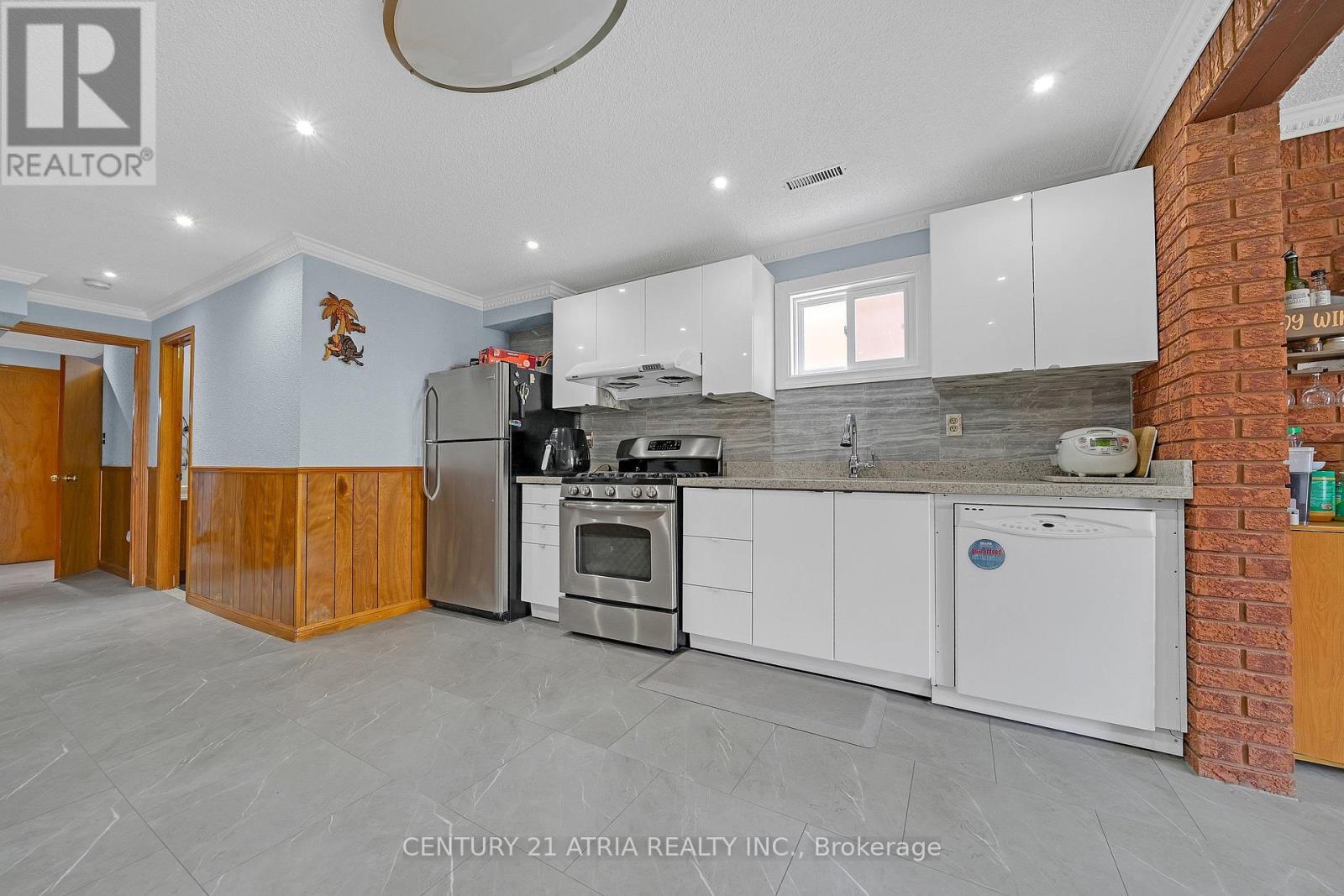 34 Sawmill Road, Toronto, Ontario  M3L 2M2 - Photo 30 - W13814266