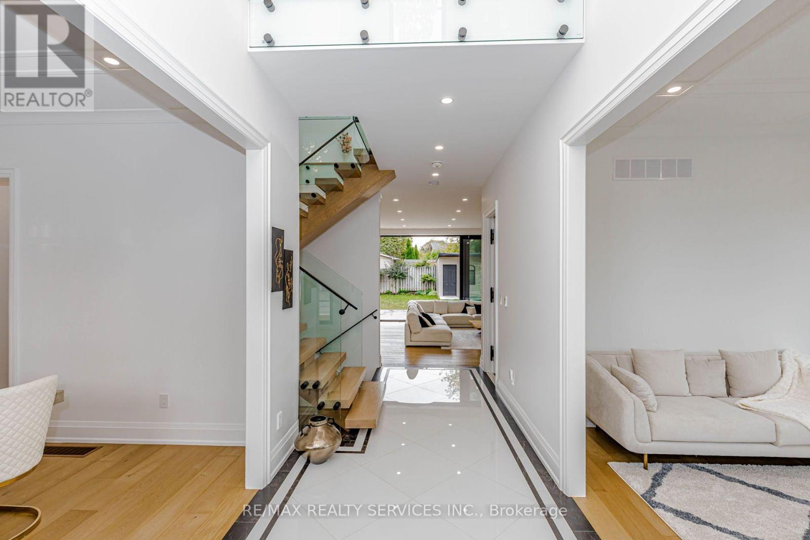 94 Vista Boulevard, Mississauga, Ontario  L5M 1V9 - Photo 4 - W13859760