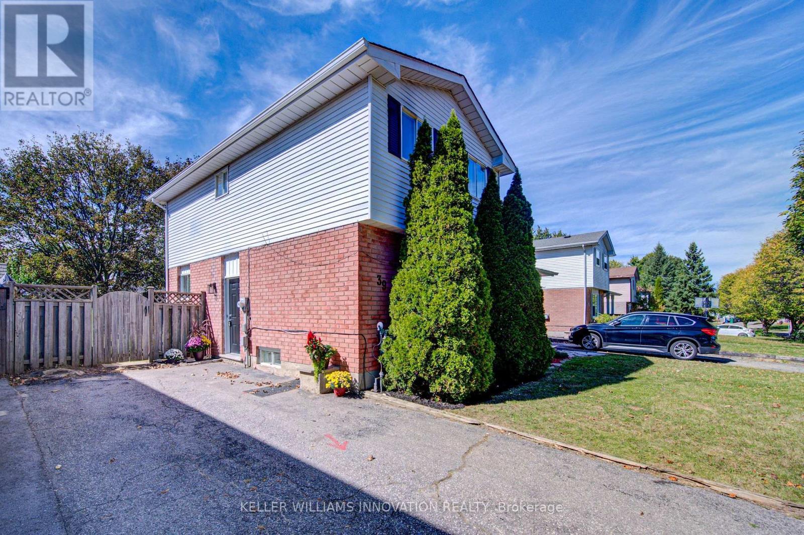 39 Connelly Drive, Kitchener, Ontario  N2N 2T7 - Photo 2 - X13859738