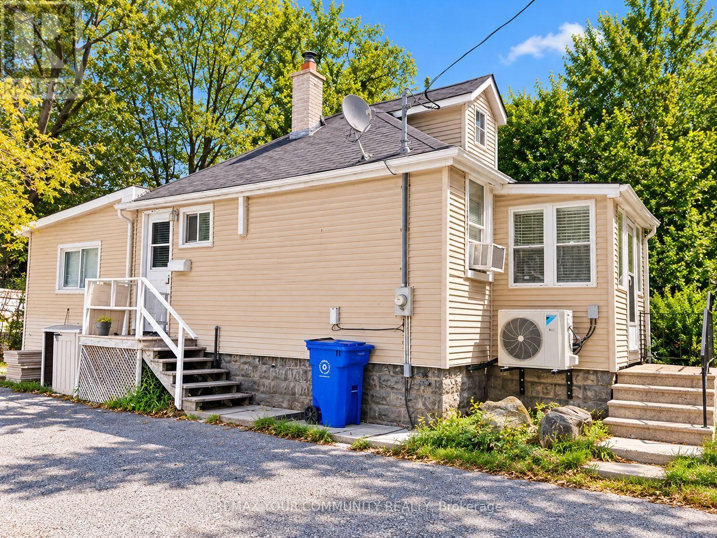 567 Granby Place, Newmarket, Ontario  L3Y 2J6 - Photo 2 - N13701486