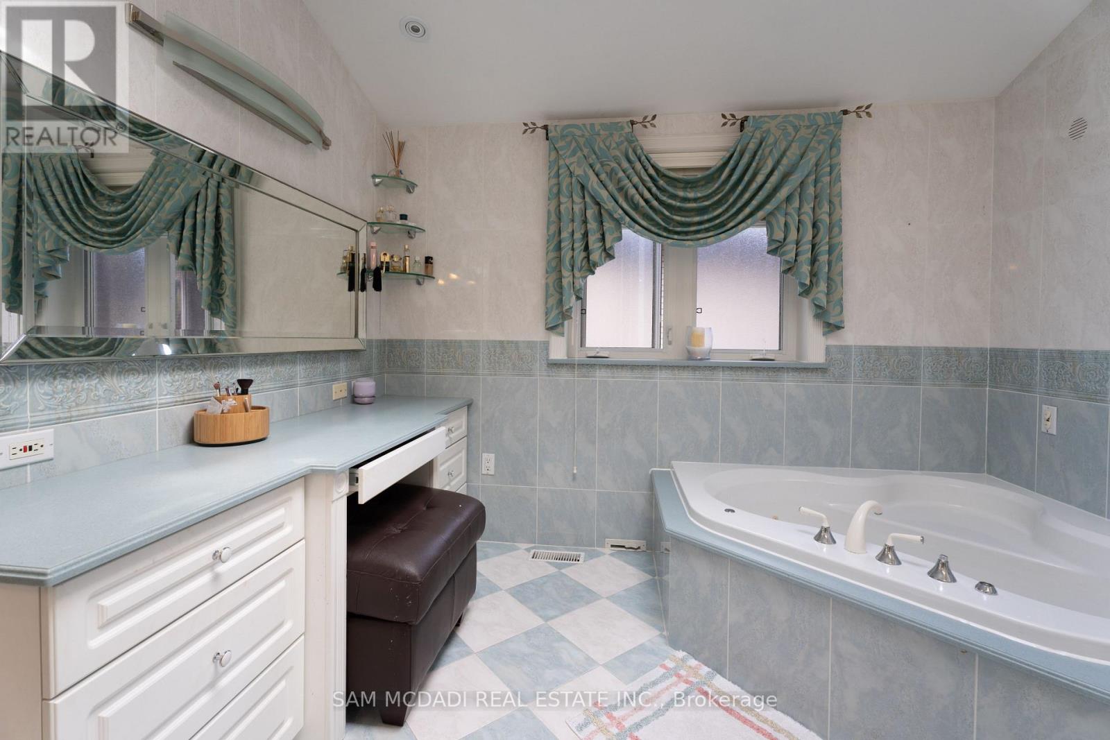 2221 Greenhurst Avenue, Mississauga, Ontario  L4X 1J5 - Photo 23 - W13859828