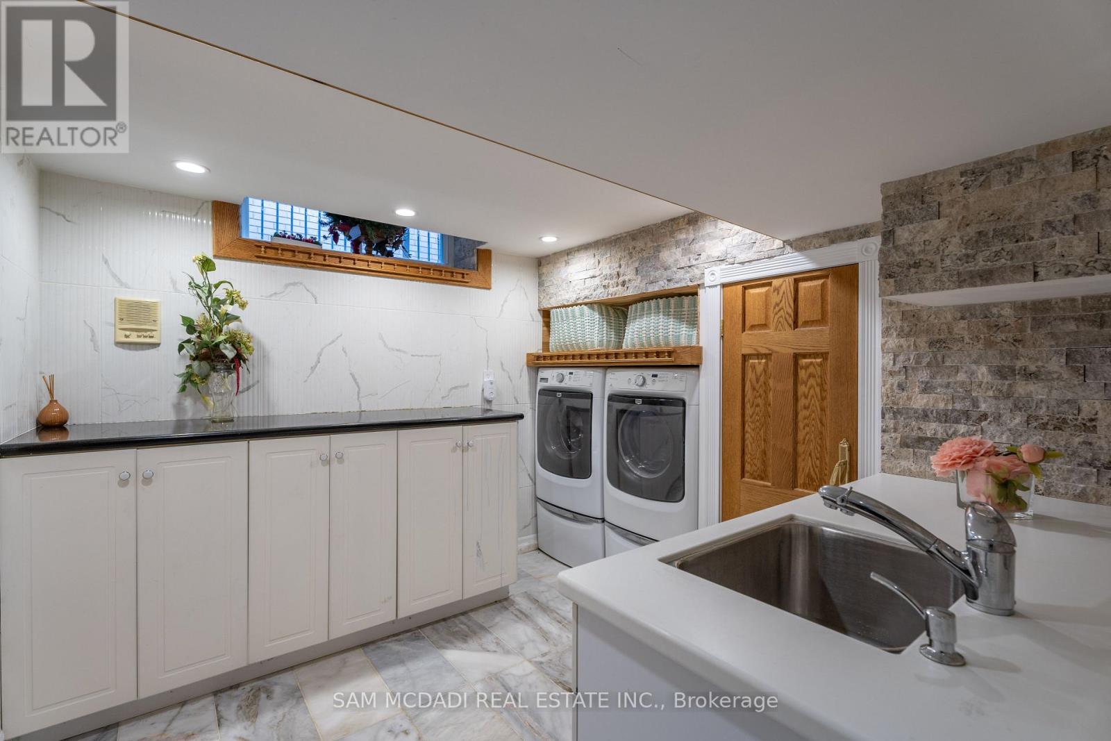 2221 Greenhurst Avenue, Mississauga, Ontario  L4X 1J5 - Photo 37 - W13859828