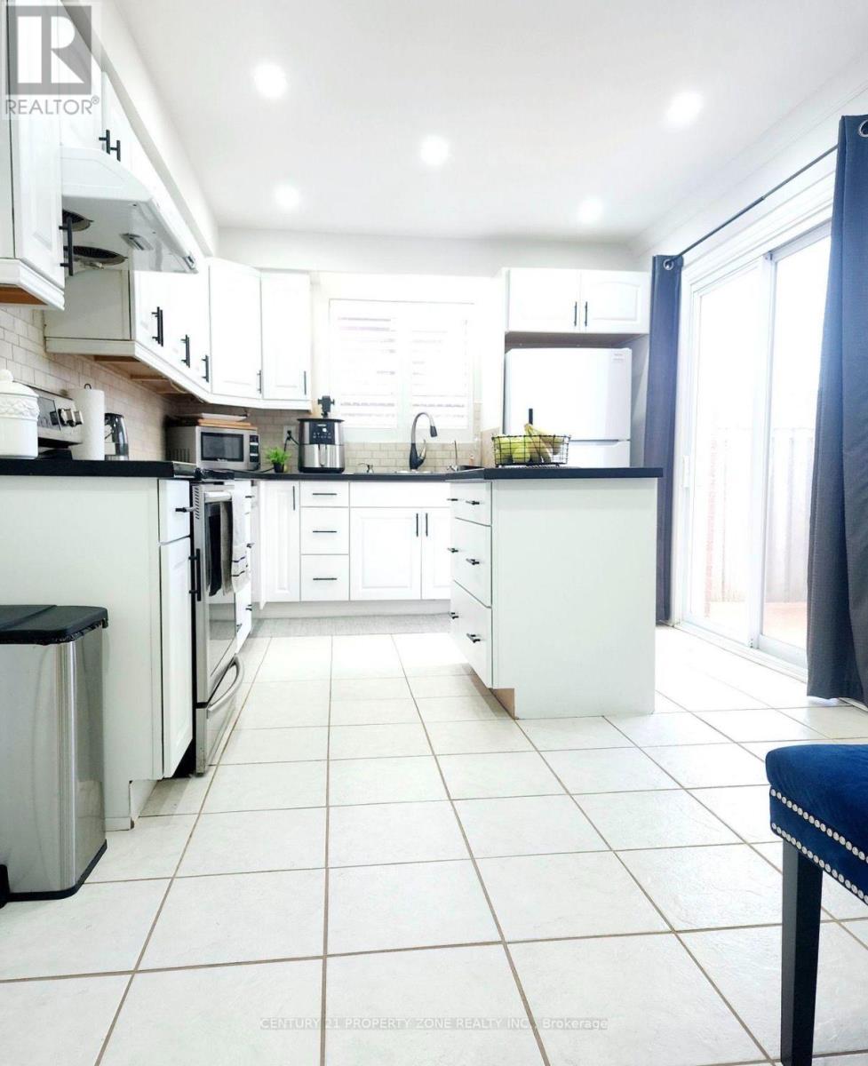3 Blackthorn Lane E, Brampton, Ontario  L6V 3K7 - Photo 7 - W13859838