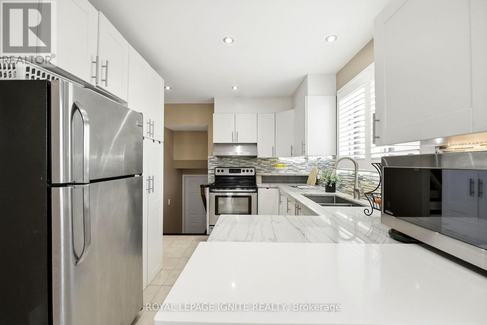 4 Buttercup Court, Toronto, Ontario  M9L 2M9 - Photo 6 - W13859892
