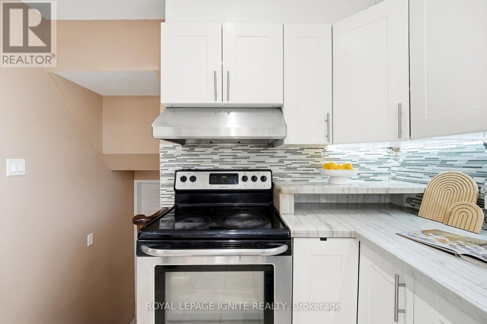 4 Buttercup Court, Toronto, Ontario  M9L 2M9 - Photo 8 - W13859892