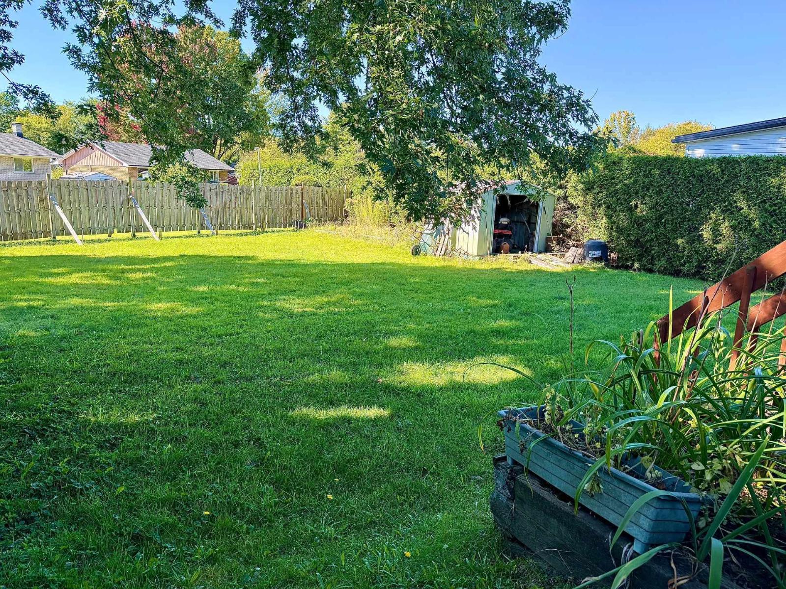 218 Rue La Salle Cowansville Quebec Canada J2K2V1 5