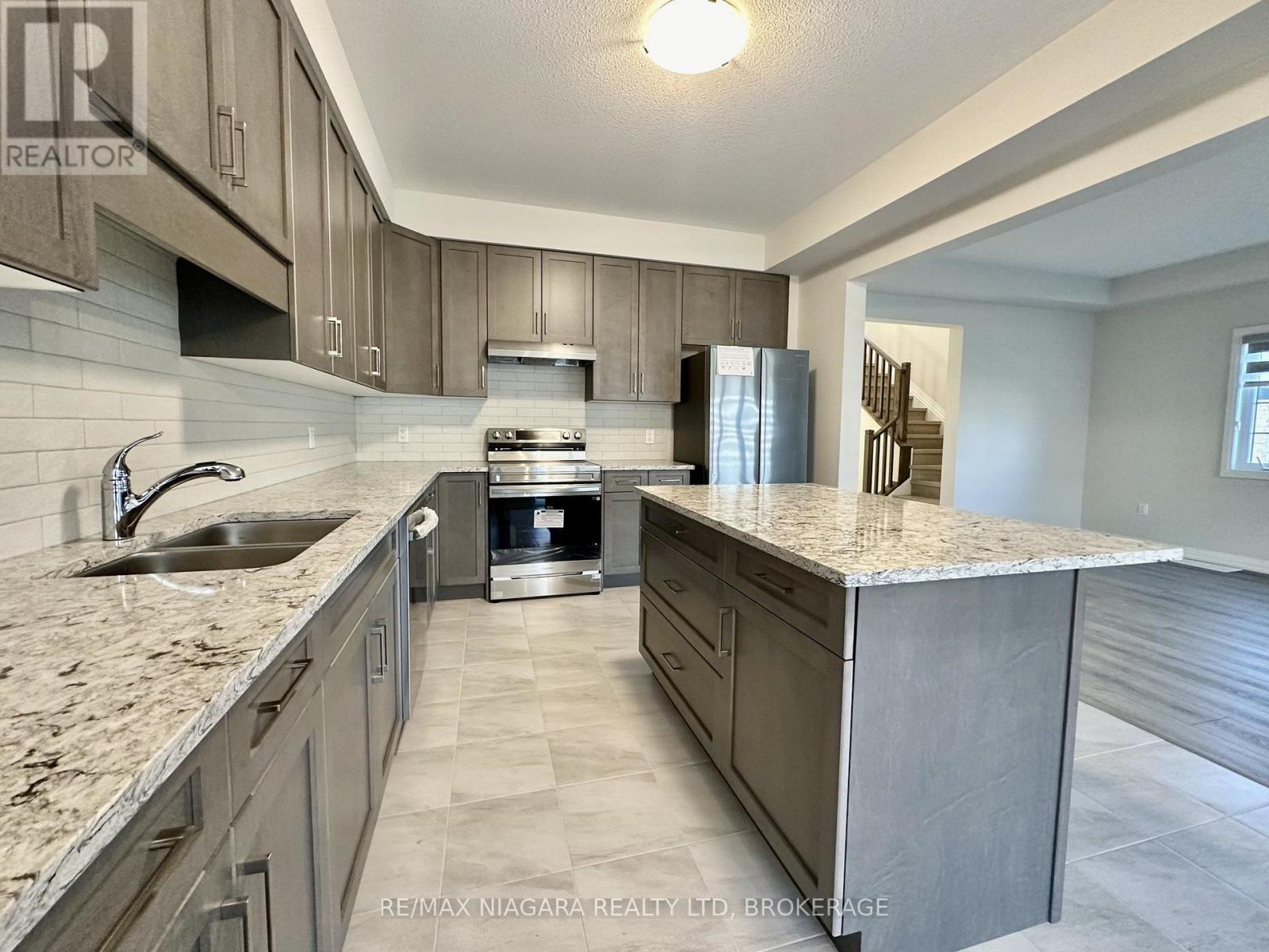 49 Saffron Way, Pelham, Ontario L0S 1E1 - Photo 3 - X13859908