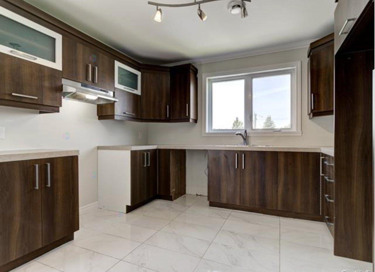 323 Place Corbeil Mascouche Quebec Canada J7K0A9 5