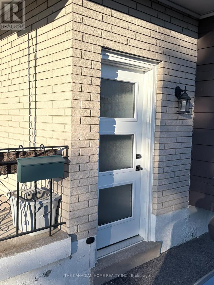 2 - 63 CHAMPLAIN AVENUE, Hamilton, Ontario