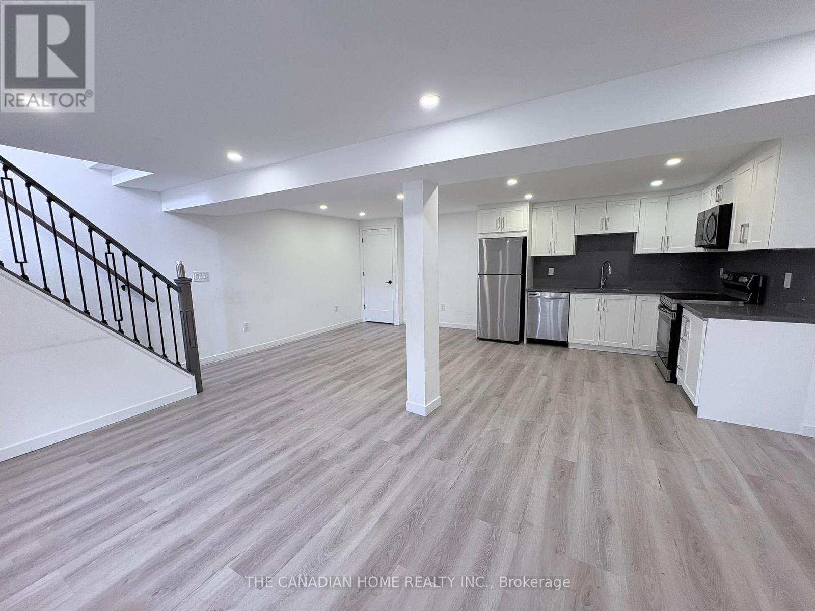 2 - 63 Champlain Avenue, Hamilton, Ontario  L8G 2H5 - Photo 3 - X13859898