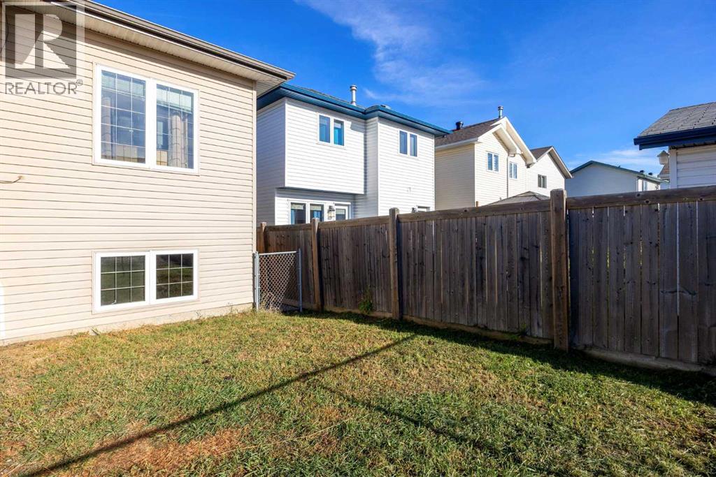 156 Paris Crescent