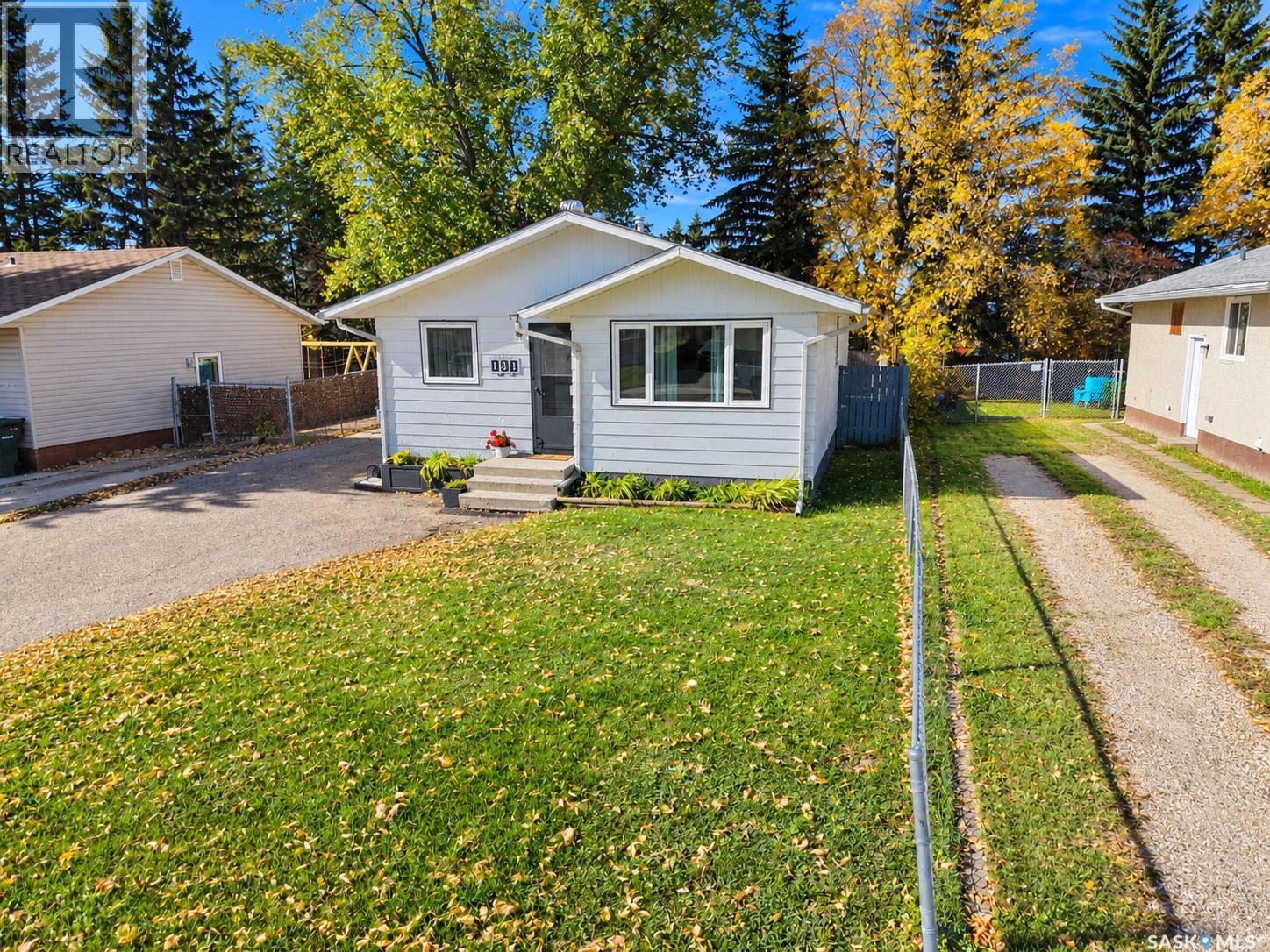 131 Mcintosh Drive, Prince Albert, Saskatchewan  S6V 6H2 - Photo 4 - SK050273