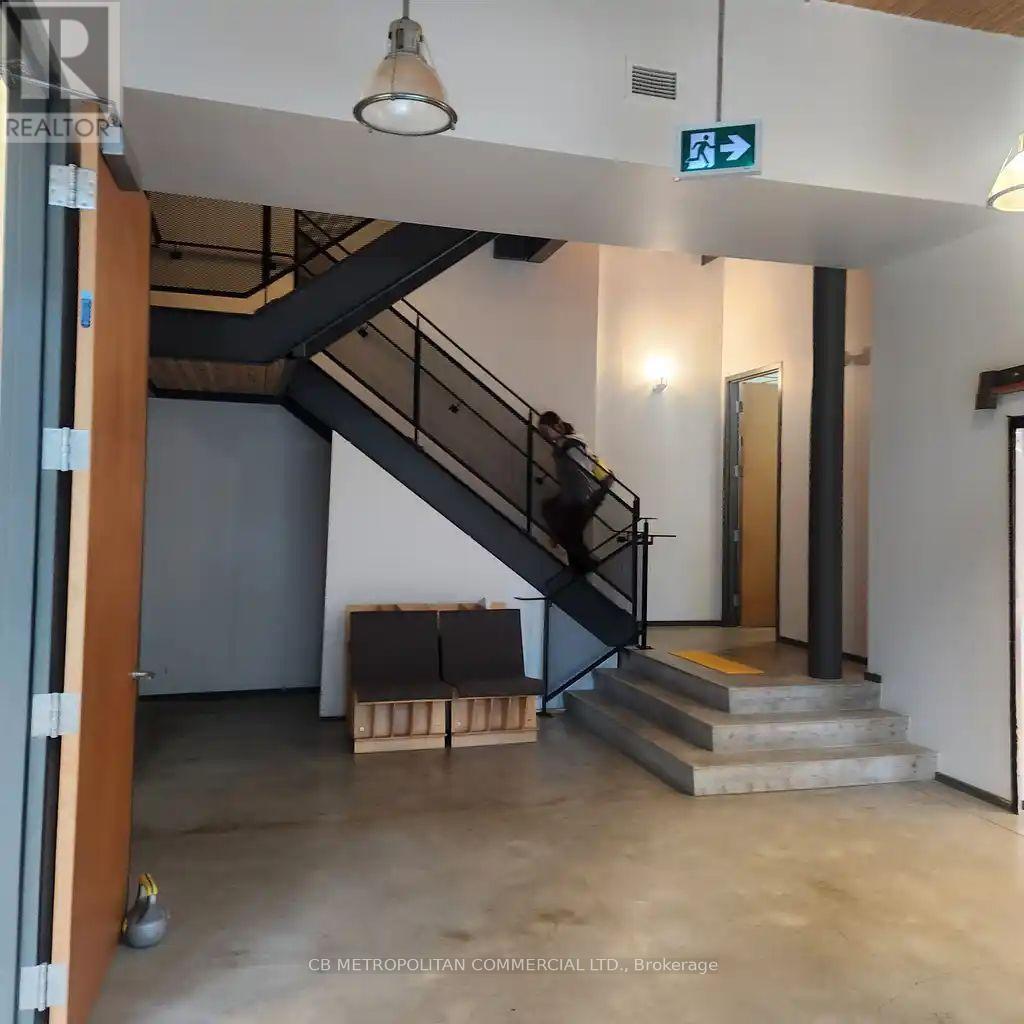 22 Geary Avenue, Toronto, Ontario  M6H 2B4 - Photo 6 - C13859956