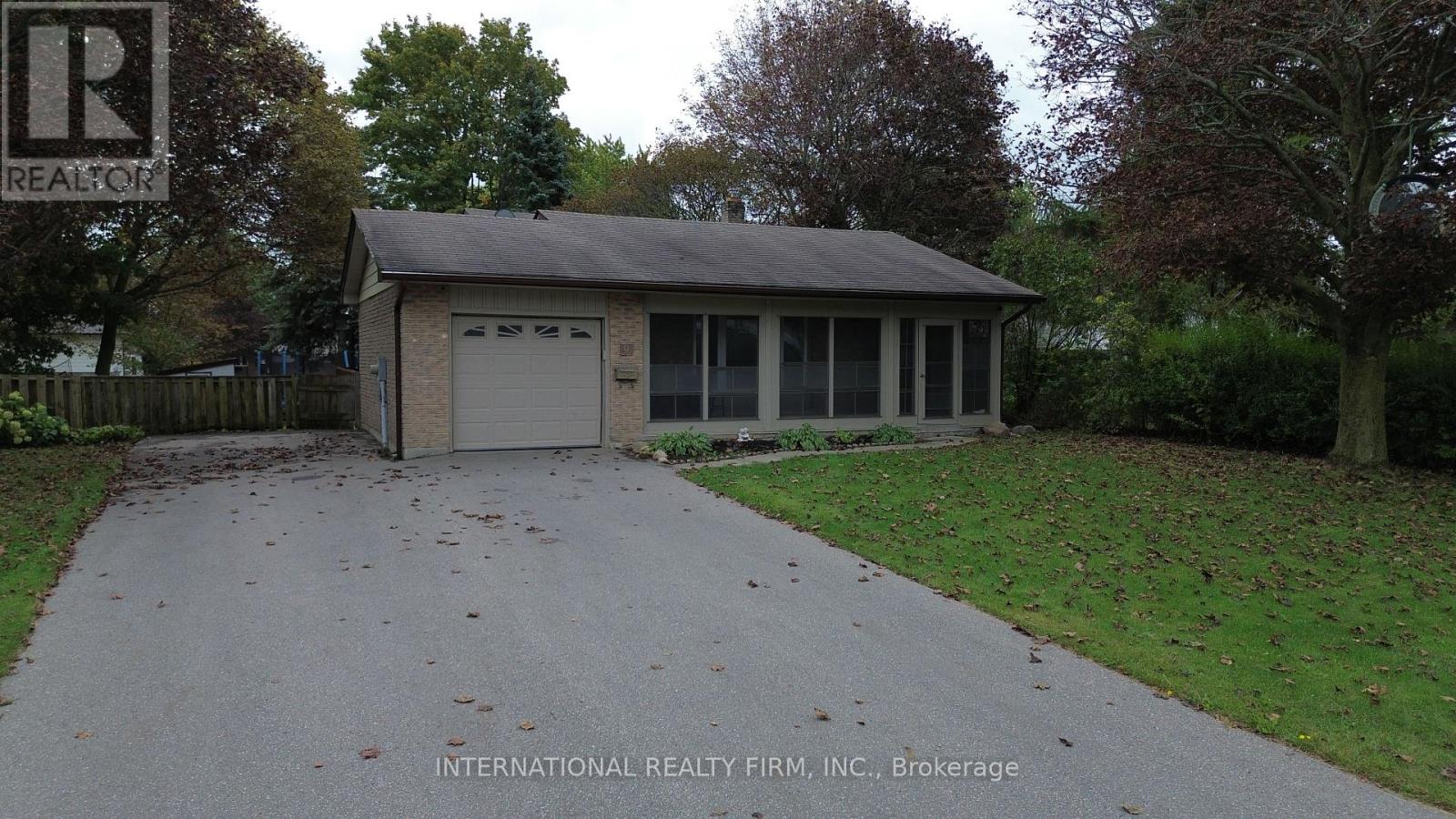9 VAUGHAN AVENUE, Port Hope, Ontario