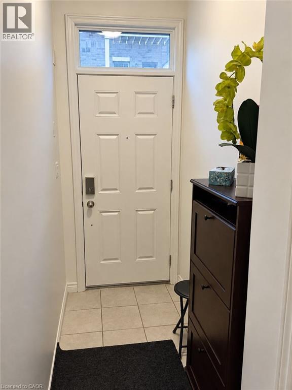 9 Hyde Park Mews, Kitchener, Ontario  N2H 0B2 - Photo 2 - 40866048