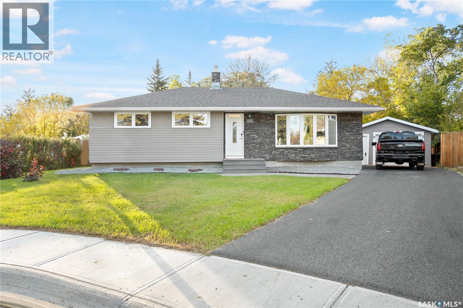 16 Lipton Place, Regina, Saskatchewan  S4R 3T6 - Photo 3 - SK049505