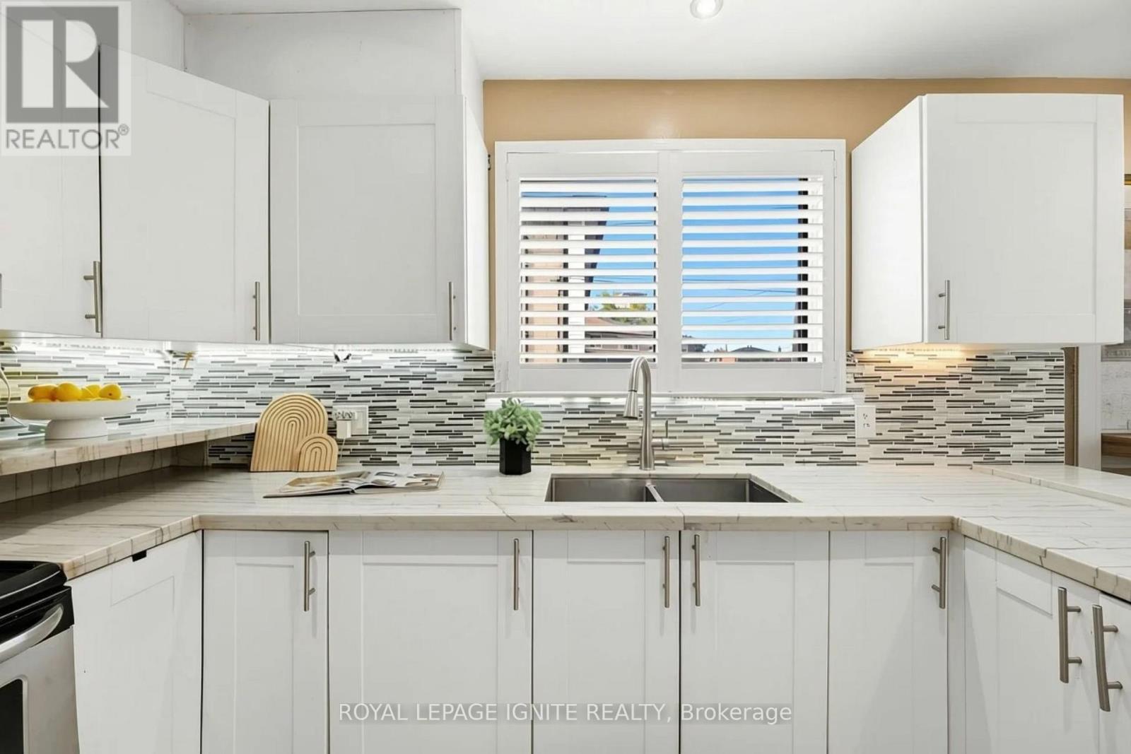 4 Buttercup Court, Toronto, Ontario  M9L 2M9 - Photo 6 - W13859892
