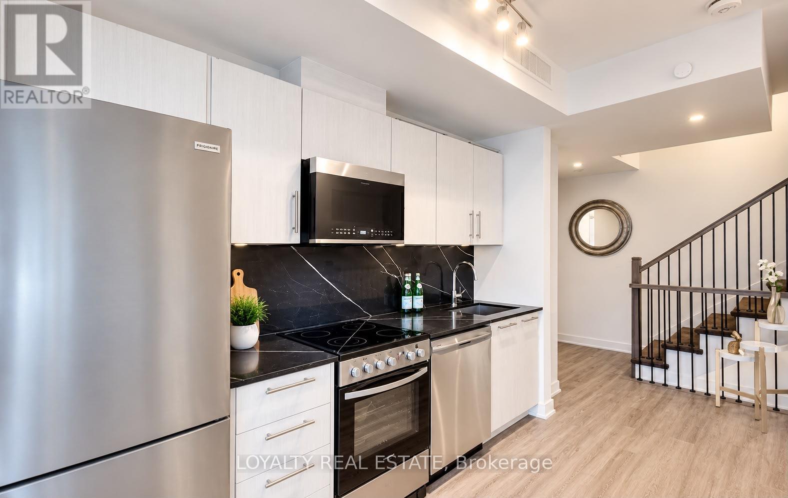 28 - 861 Sheppard Avenue W, Toronto, Ontario  M3H 2T4 - Photo 4 - C13860028