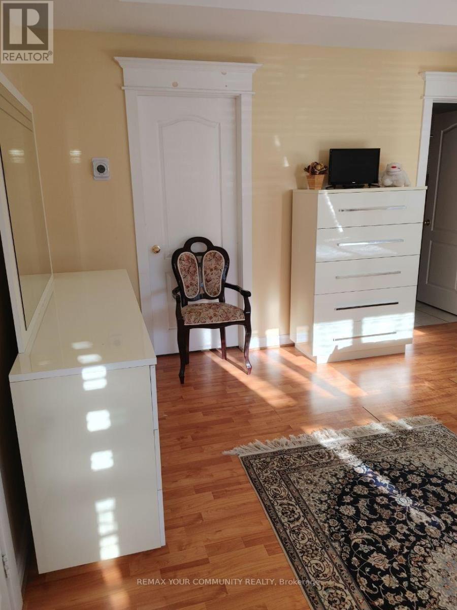 Main Floor - 82 Caines Avenue, Toronto, Ontario  M2R 2L3 - Photo 11 - C13860058
