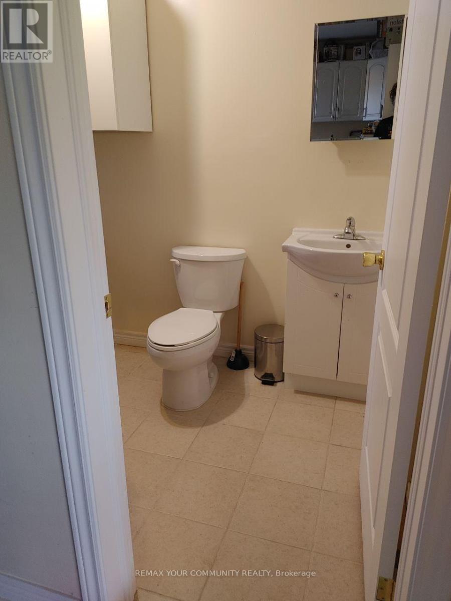 Main Floor - 82 Caines Avenue, Toronto, Ontario  M2R 2L3 - Photo 12 - C13860058