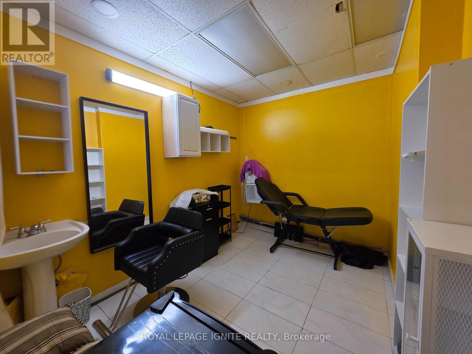 Main Floor (Front Side) - 2426 Kingston Road, Toronto, Ontario  M1N 1V3 - Photo 3 - E13860068