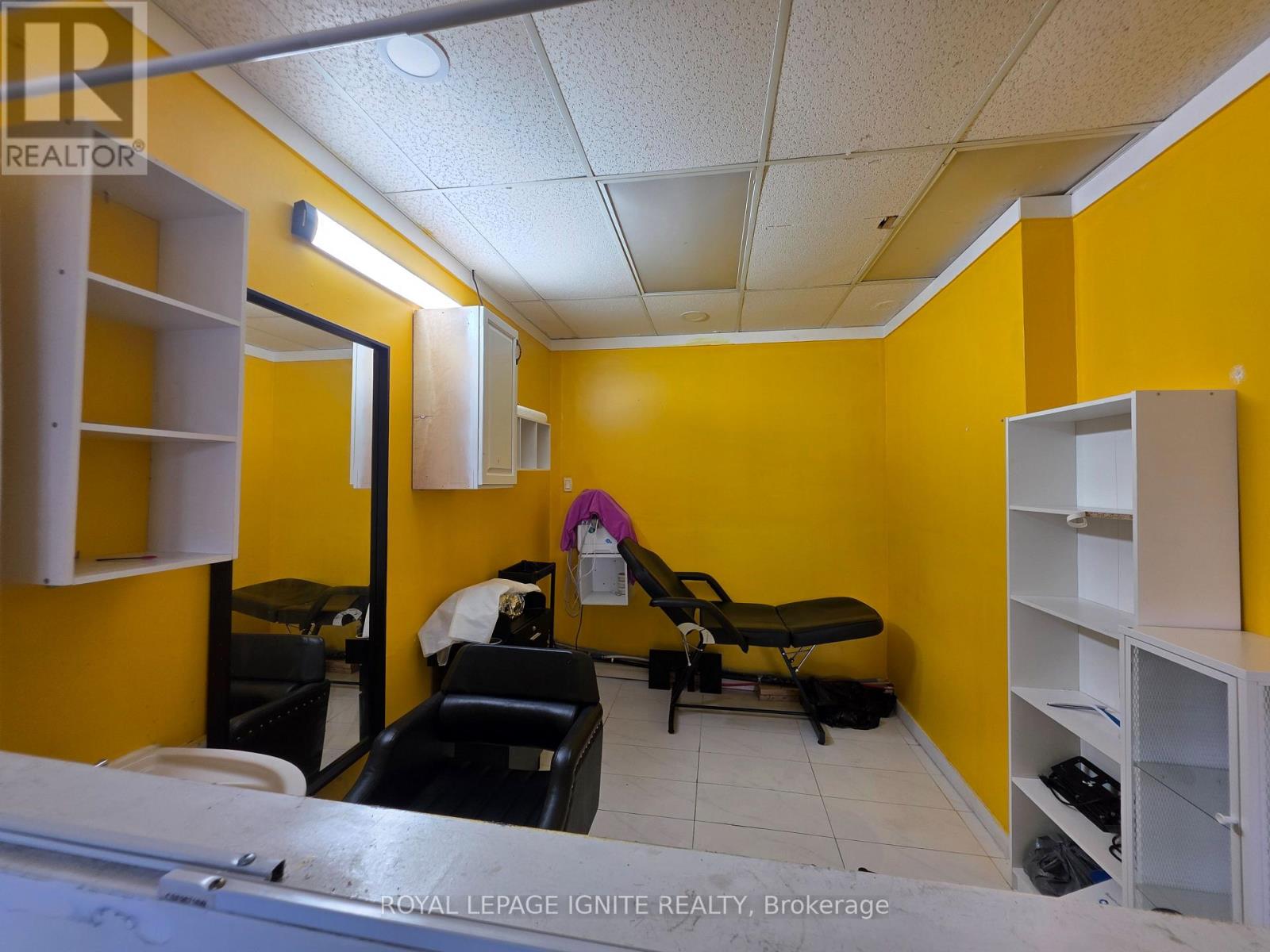 Main Floor (Front Side) - 2426 Kingston Road, Toronto, Ontario  M1N 1V3 - Photo 4 - E13860068