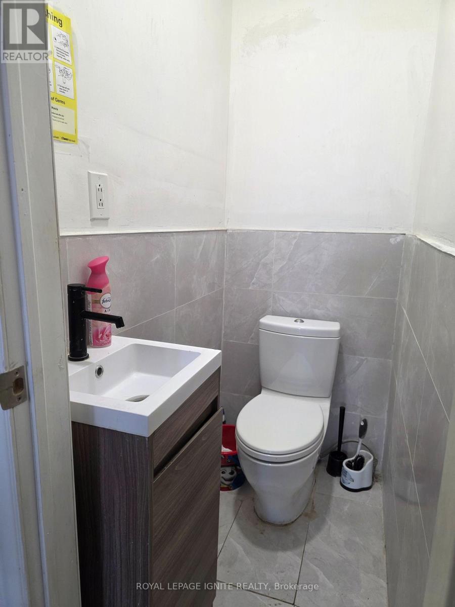 Main Floor (Front Side) - 2426 Kingston Road, Toronto, Ontario  M1N 1V3 - Photo 5 - E13860068