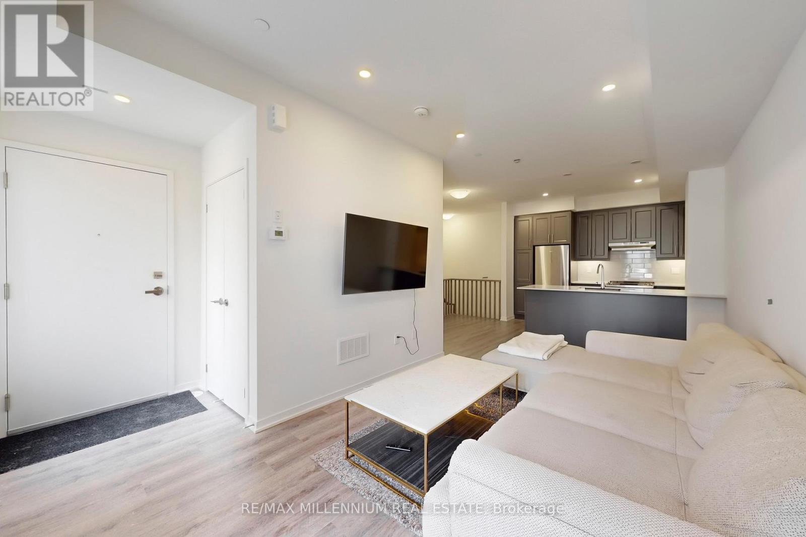 Th 350 - 100 Honeycrisp Crescent, Vaughan, Ontario  L4K 0N7 - Photo 10 - N13860042