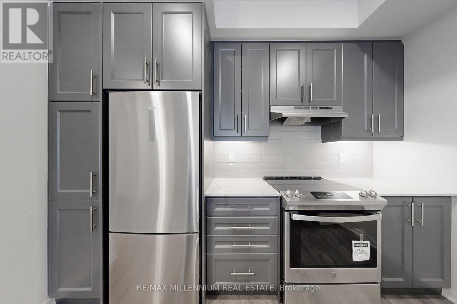 Th 350 - 100 Honeycrisp Crescent, Vaughan, Ontario  L4K 0N7 - Photo 11 - N13860042