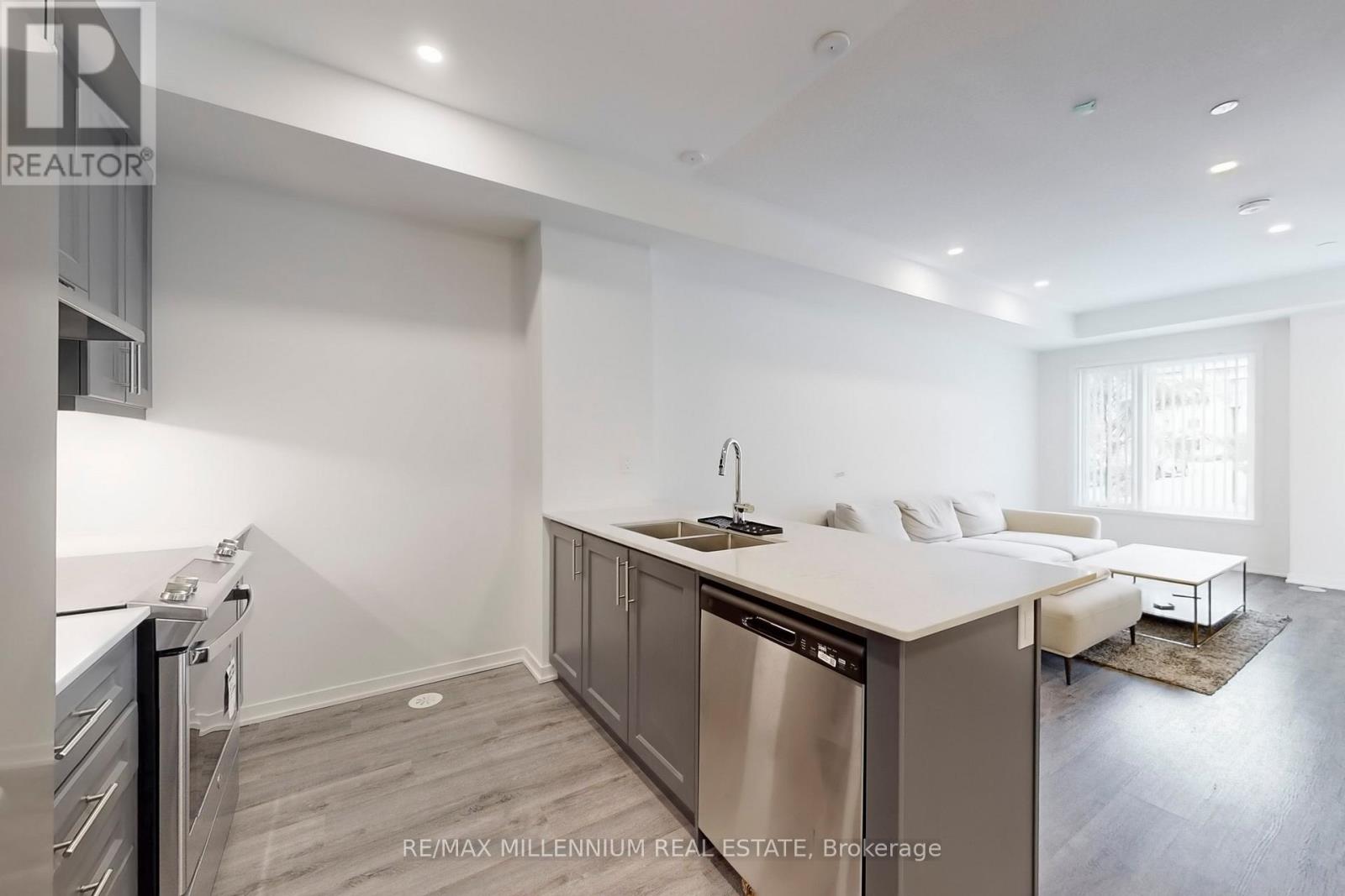 Th 350 - 100 Honeycrisp Crescent, Vaughan, Ontario  L4K 0N7 - Photo 13 - N13860042