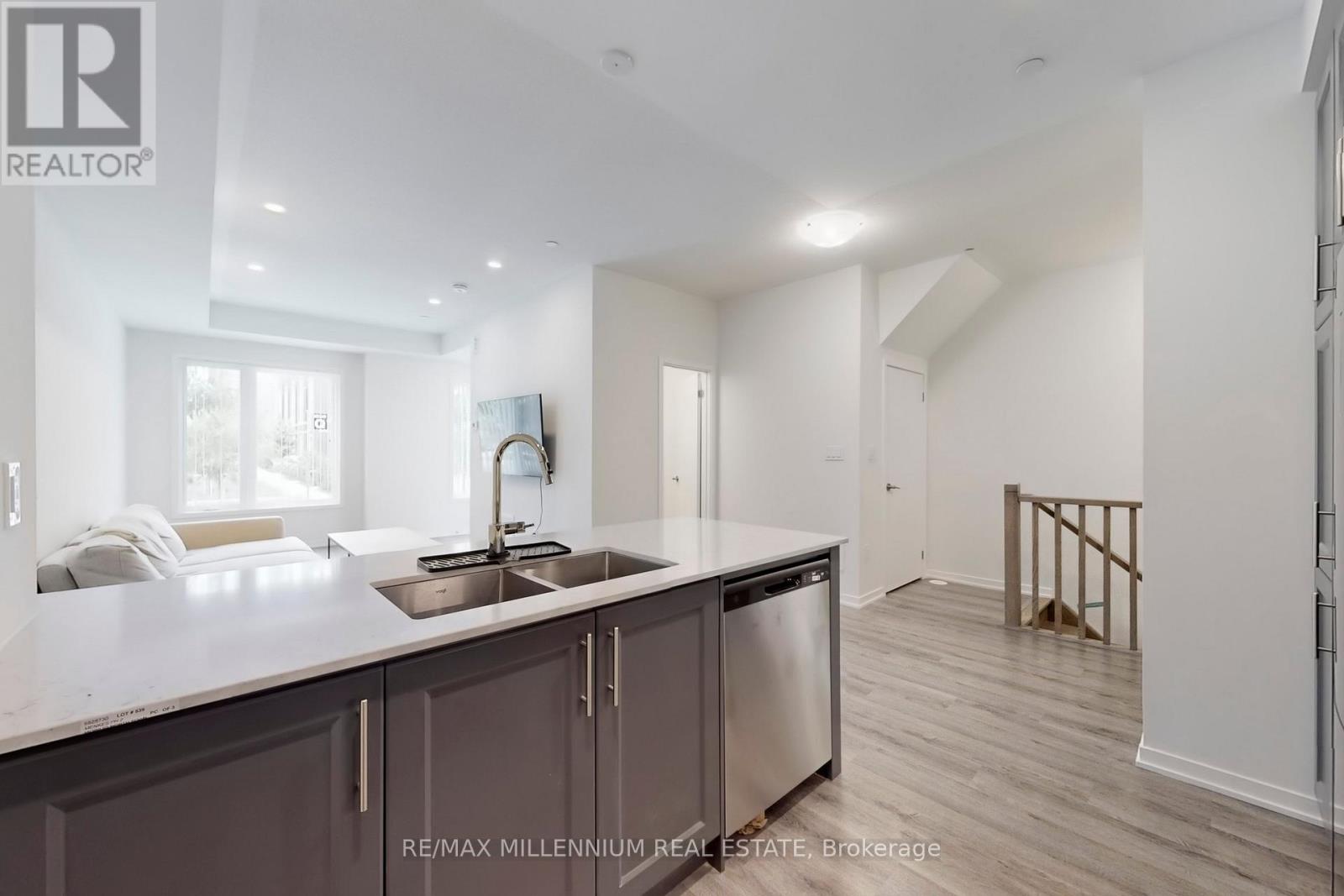 Th 350 - 100 Honeycrisp Crescent, Vaughan, Ontario  L4K 0N7 - Photo 14 - N13860042