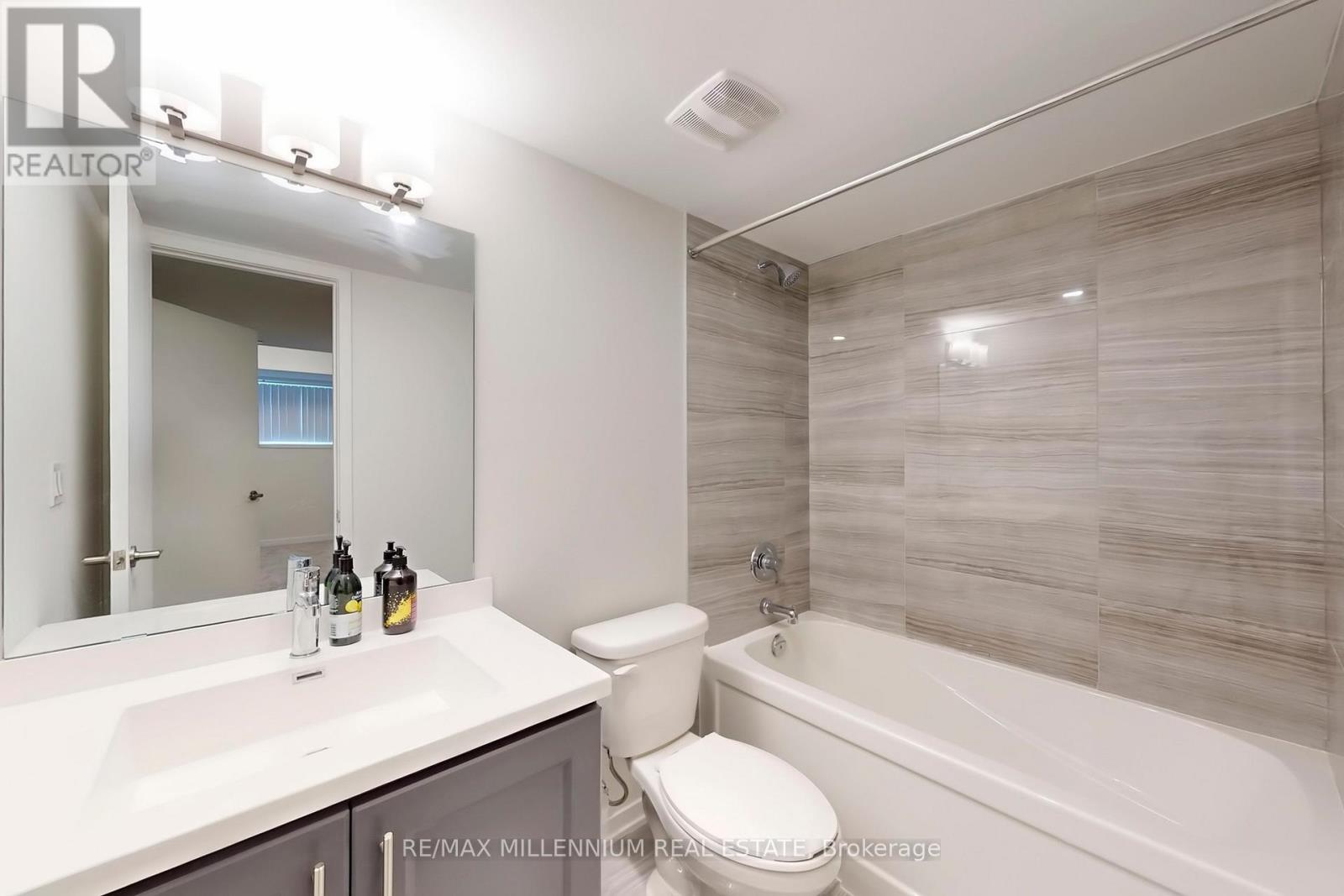 Th 350 - 100 Honeycrisp Crescent, Vaughan, Ontario  L4K 0N7 - Photo 27 - N13860042