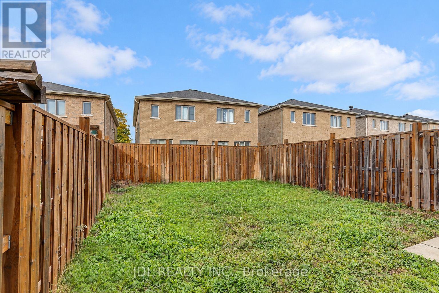 54 Mohandas Drive, Markham, Ontario  L3S 0E5 - Photo 5 - N13860048