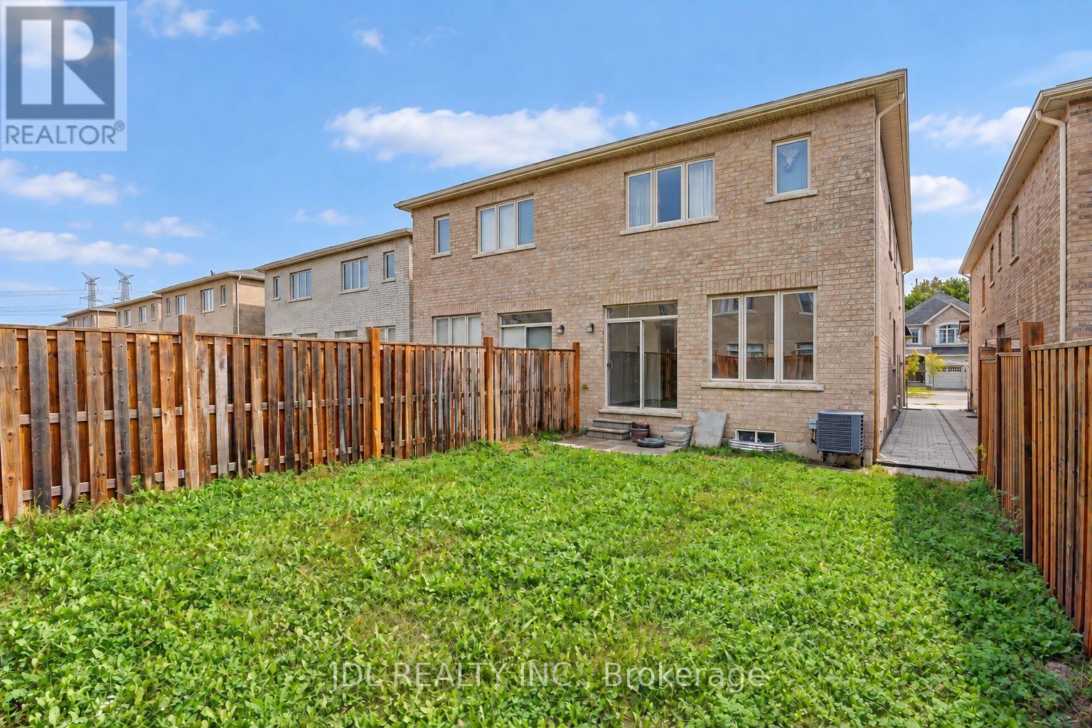 54 Mohandas Drive, Markham, Ontario  L3S 0E5 - Photo 6 - N13860048