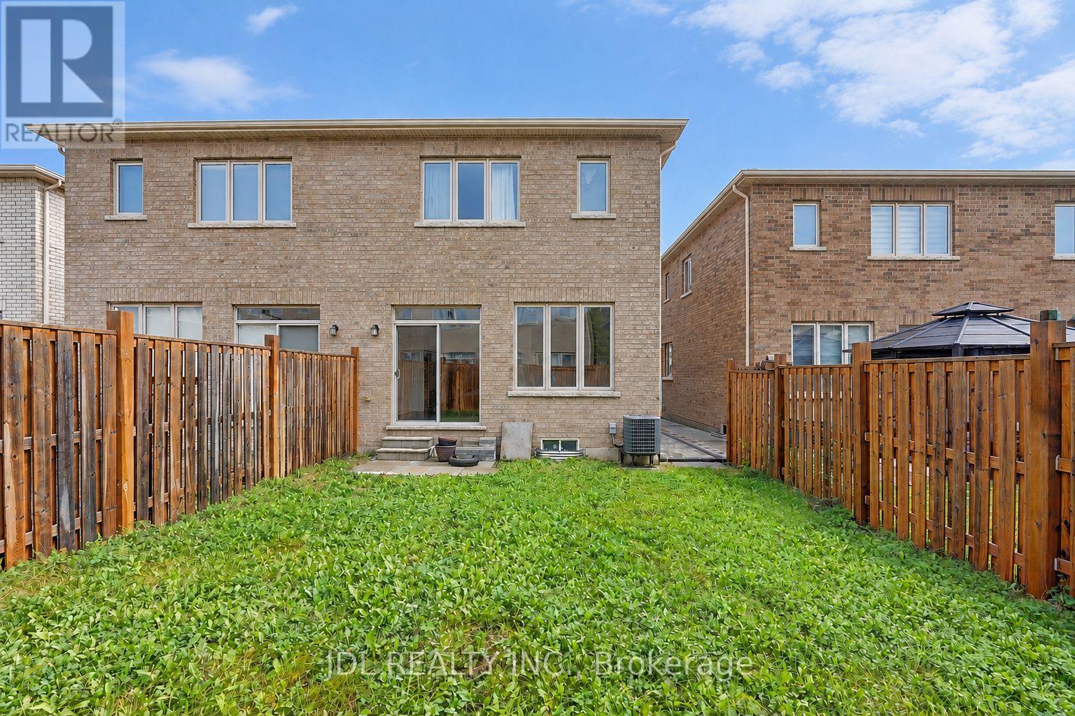54 Mohandas Drive, Markham, Ontario  L3S 0E5 - Photo 7 - N13860048