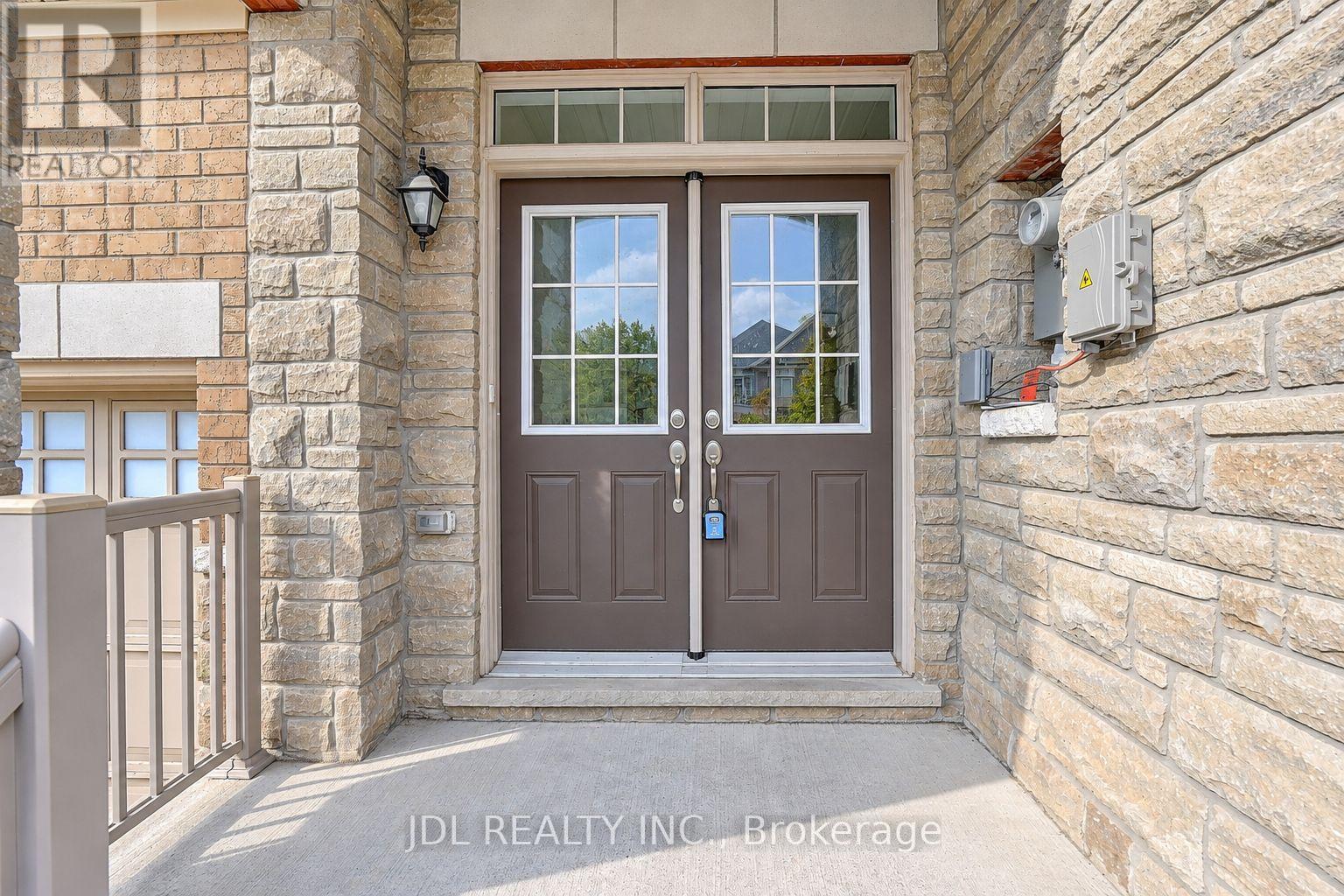54 Mohandas Drive, Markham, Ontario  L3S 0E5 - Photo 8 - N13860048
