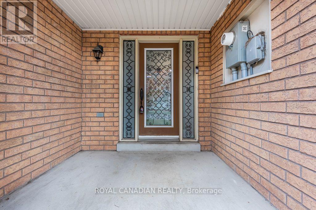 22 Bay Breeze Drive, Brampton, Ontario  L6R 0M1 - Photo 5 - W13860056