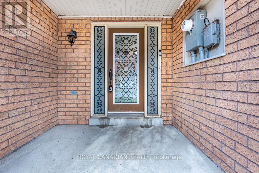 22 Bay Breeze Drive, Brampton, Ontario  L6R 0M1 - Photo 6 - W13860056