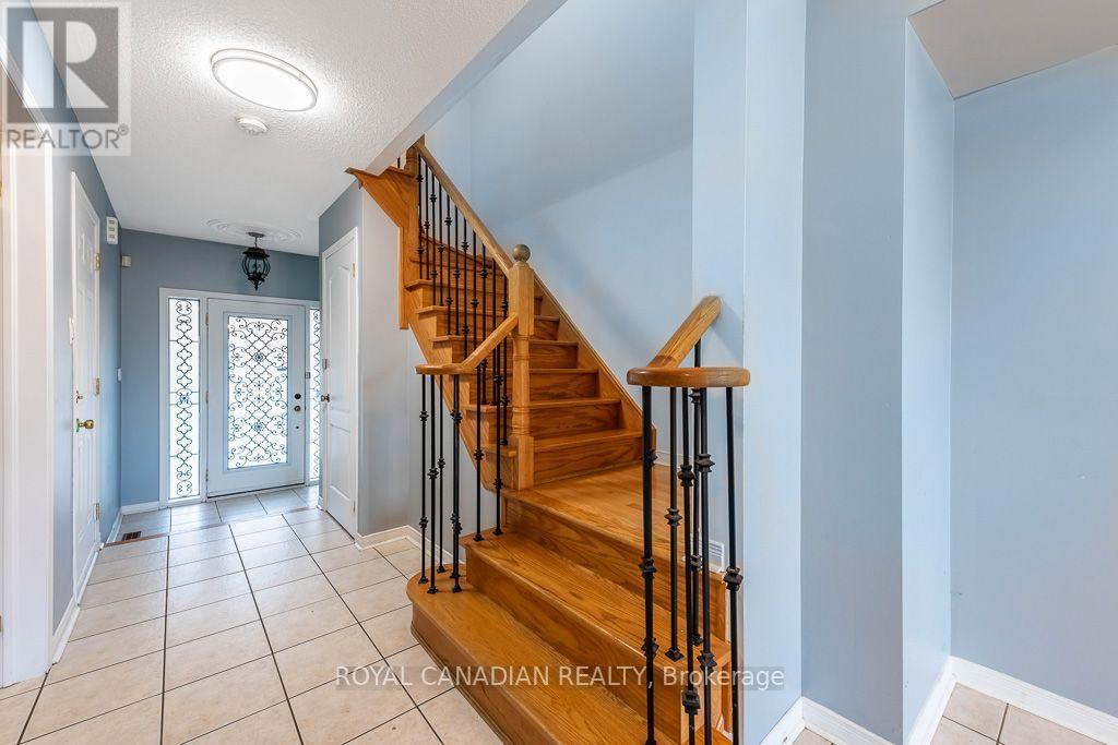 22 Bay Breeze Drive, Brampton, Ontario  L6R 0M1 - Photo 8 - W13860056