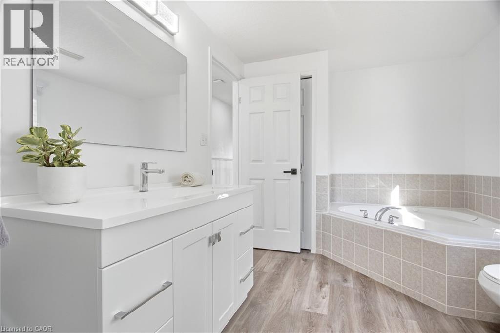 15 Cannes Street, Kitchener, Ontario  N2R 1V9 - Photo 34 - 40867855