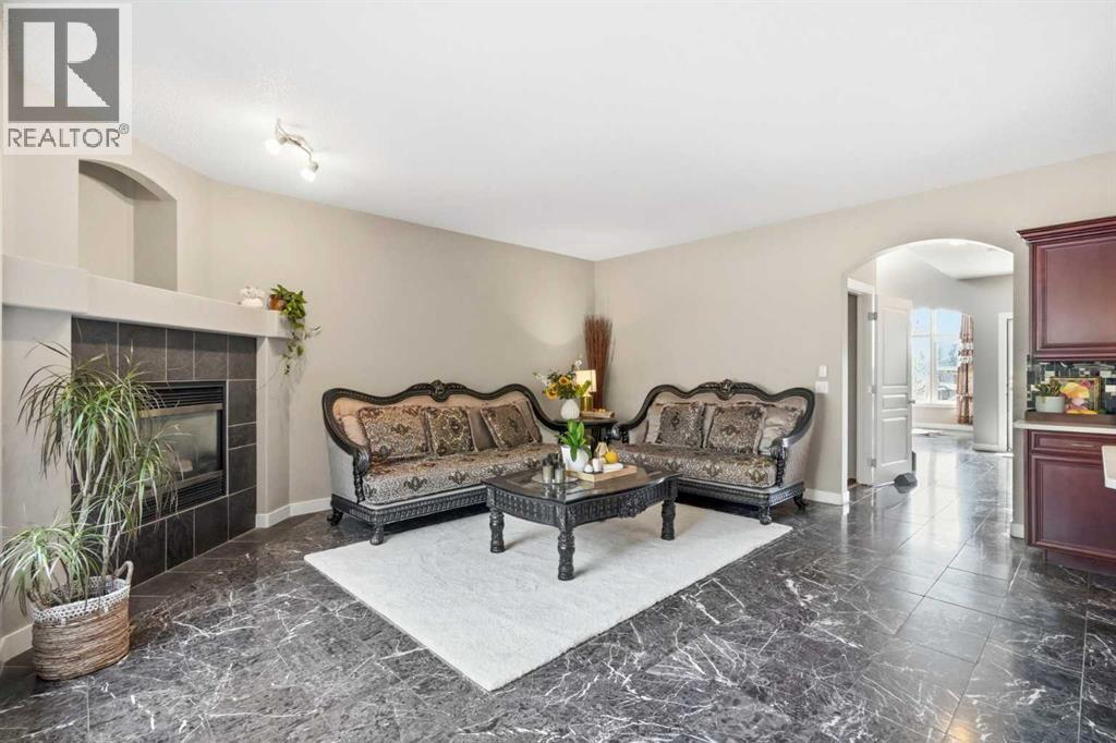 242 Tusslewood Grove NW, Calgary, Alberta  T3L 2Y4 - Photo 7 - A2347154