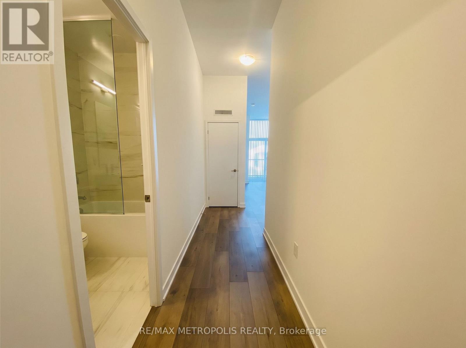 211 - 10 Honeycrisp Crescent, Vaughan, Ontario  L4K 0M7 - Photo 3 - N13851950