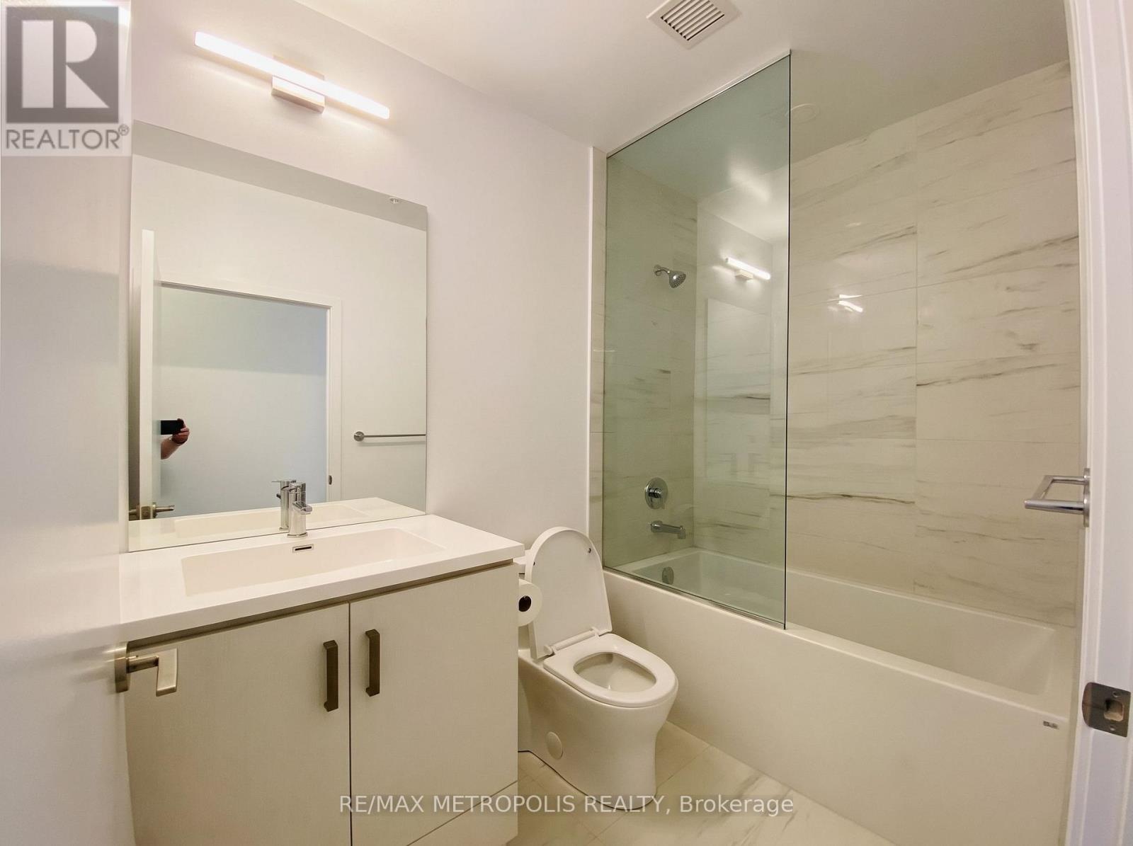211 - 10 Honeycrisp Crescent, Vaughan, Ontario  L4K 0M7 - Photo 5 - N13851950
