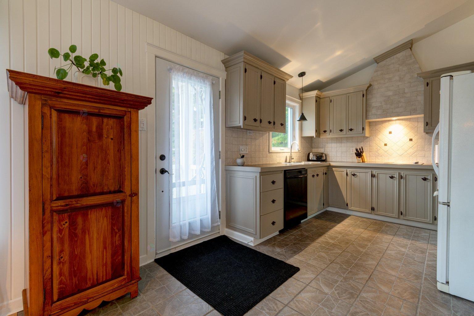 510 Rue Victorin Saint-Roch-de-Richelieu Quebec Canada J0L2M0 4