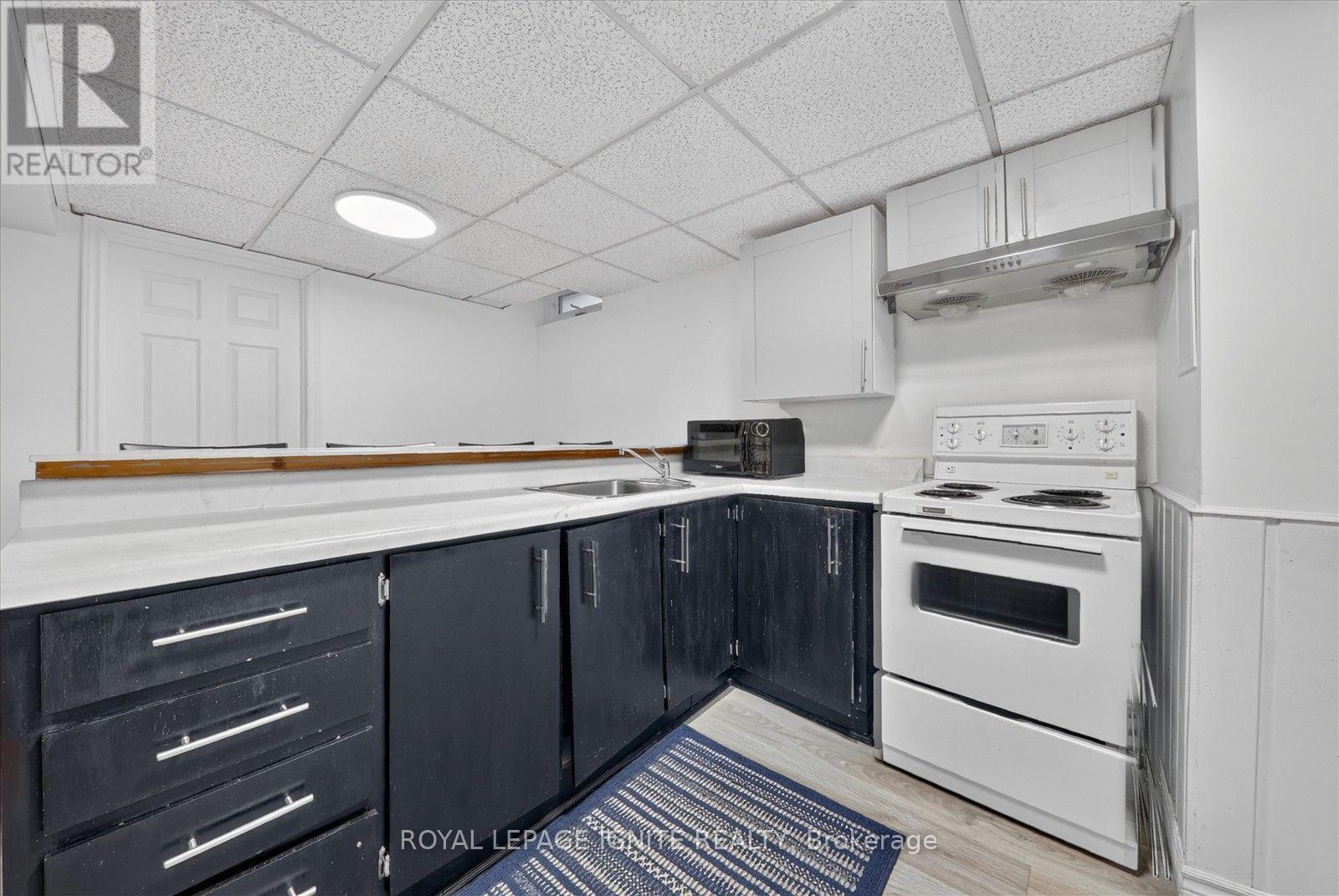 39 Longfellow Court, Whitby, Ontario  L1N 6V7 - Photo 8 - E13860092