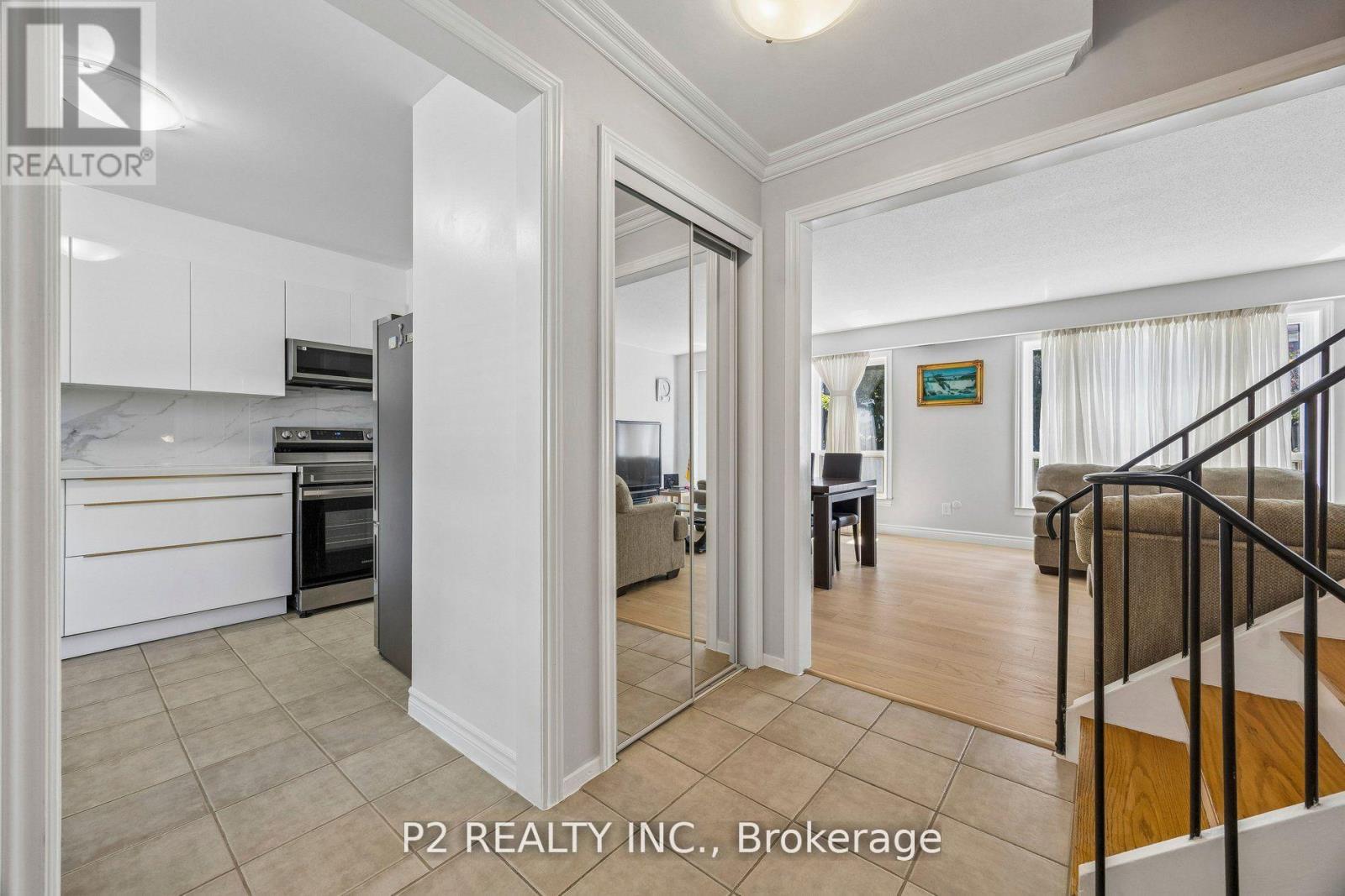 22 - 22-25 Gosford Boulevard N, Toronto, Ontario  M3N 2G7 - Photo 4 - W13860098