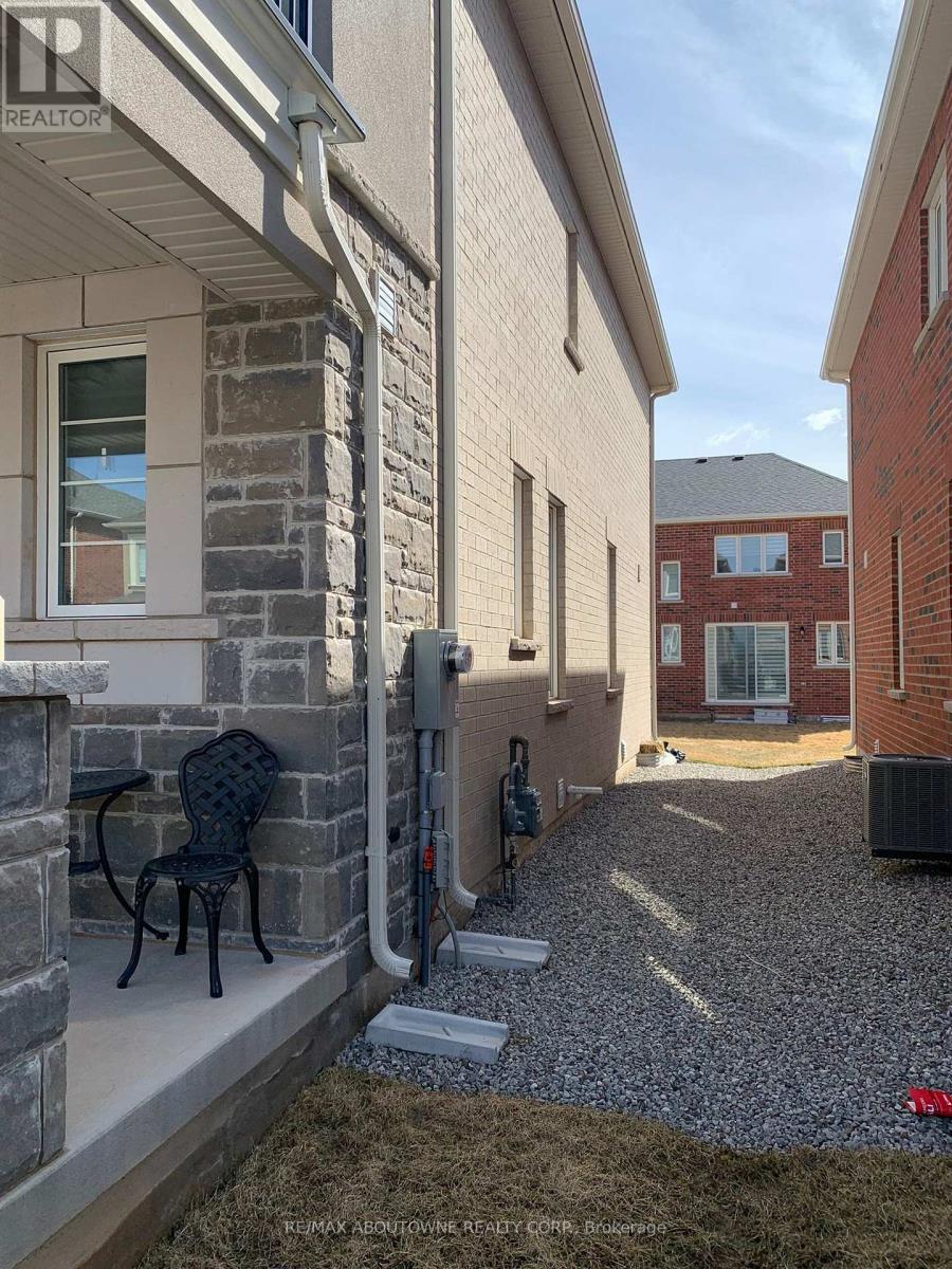 828 Aspen Terrace, Milton, Ontario  L9E 1S2 - Photo 2 - W13860110